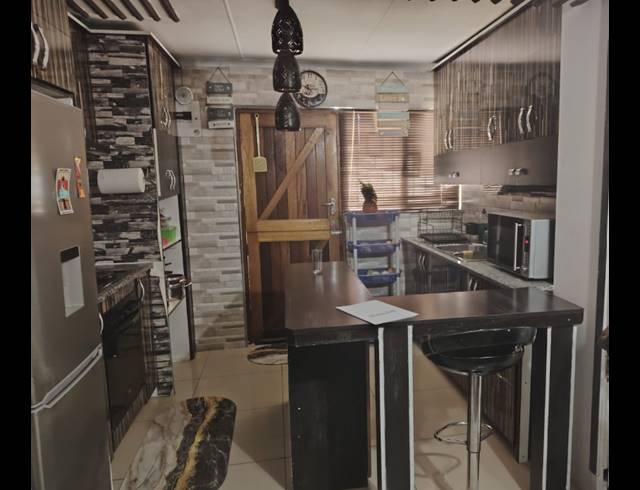 2 BEDROOM SIMPLEX FOR SALE IN BELLAIR